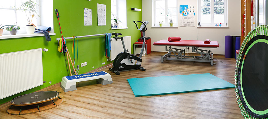 Behandlungsraum mit Geräten